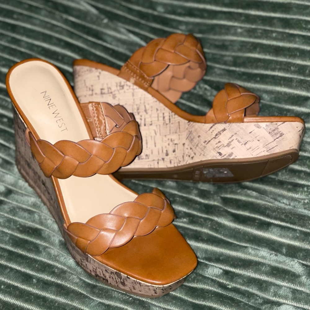 New Size 8 1/2, 5 inch NINE WEST wedged sandals